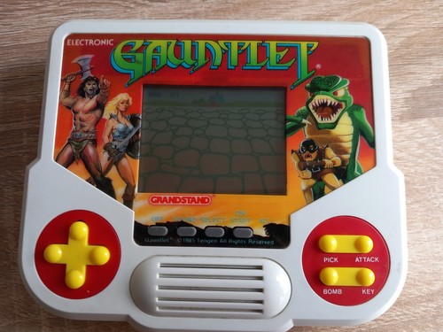 Gauntlet lcd handheld - handheld, game