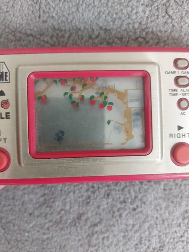 Vintage game time apple - time,